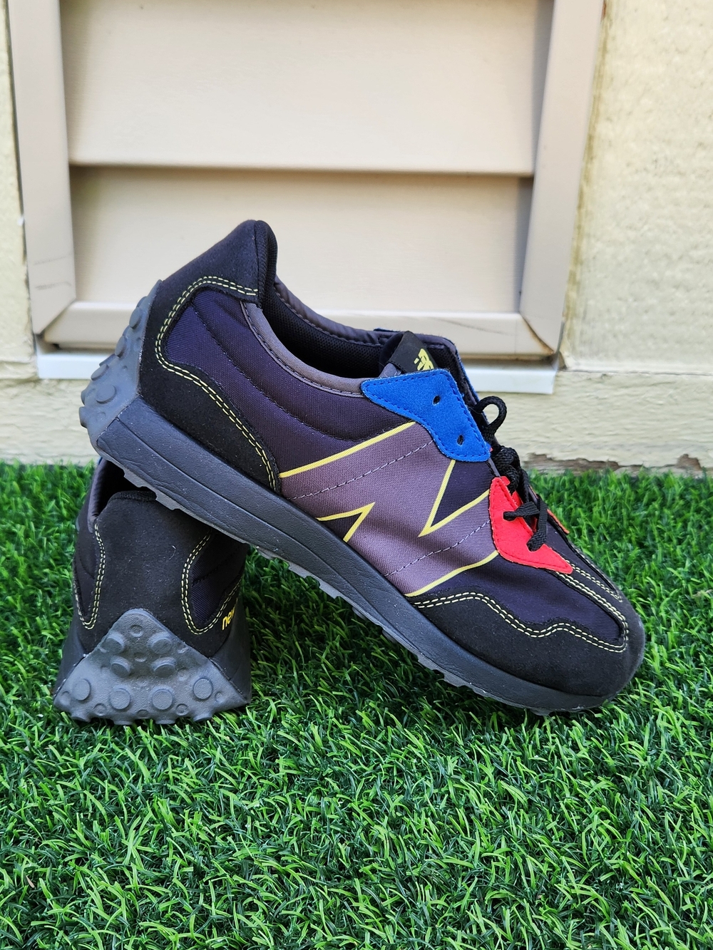 New Balance 327 Shoes Black Red Blue Men's Size 6.5